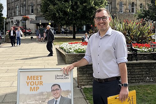 Tom Gordon at Harrogate Cenotaph on his Summer Tour