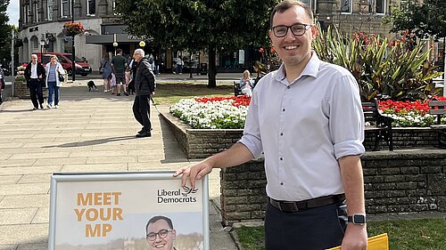 Tom Gordon at Harrogate Cenotaph on his Summer Tour